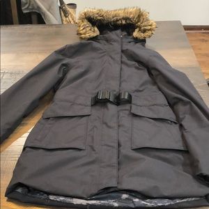 Women’s north face jacket with faux fur hood